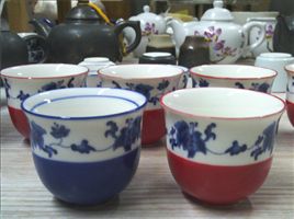 工藝玻璃杯專用噴砂機(jī)及噴砂效果圖