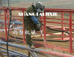鋼構(gòu)除銹噴丸機(jī)操作現(xiàn)場(chǎng)
